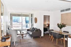 Luxury Overlooking Hindmarsh Sq with Pool & Gym, Adelaide